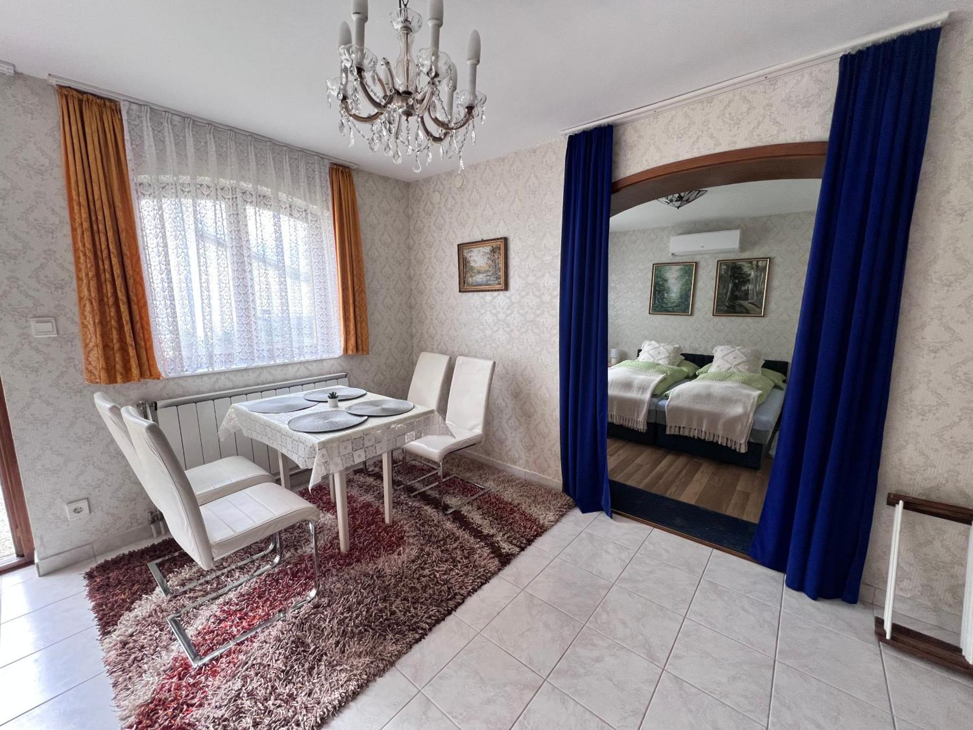 Horvath Apartaman เฮวิซ ภายนอก รูปภาพ
